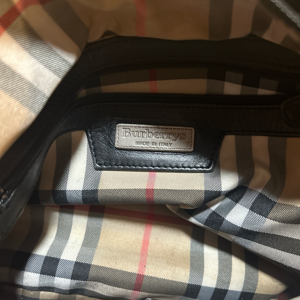 90s/2000s Burberry bag. Scratches seen in last photo, light staining inside.